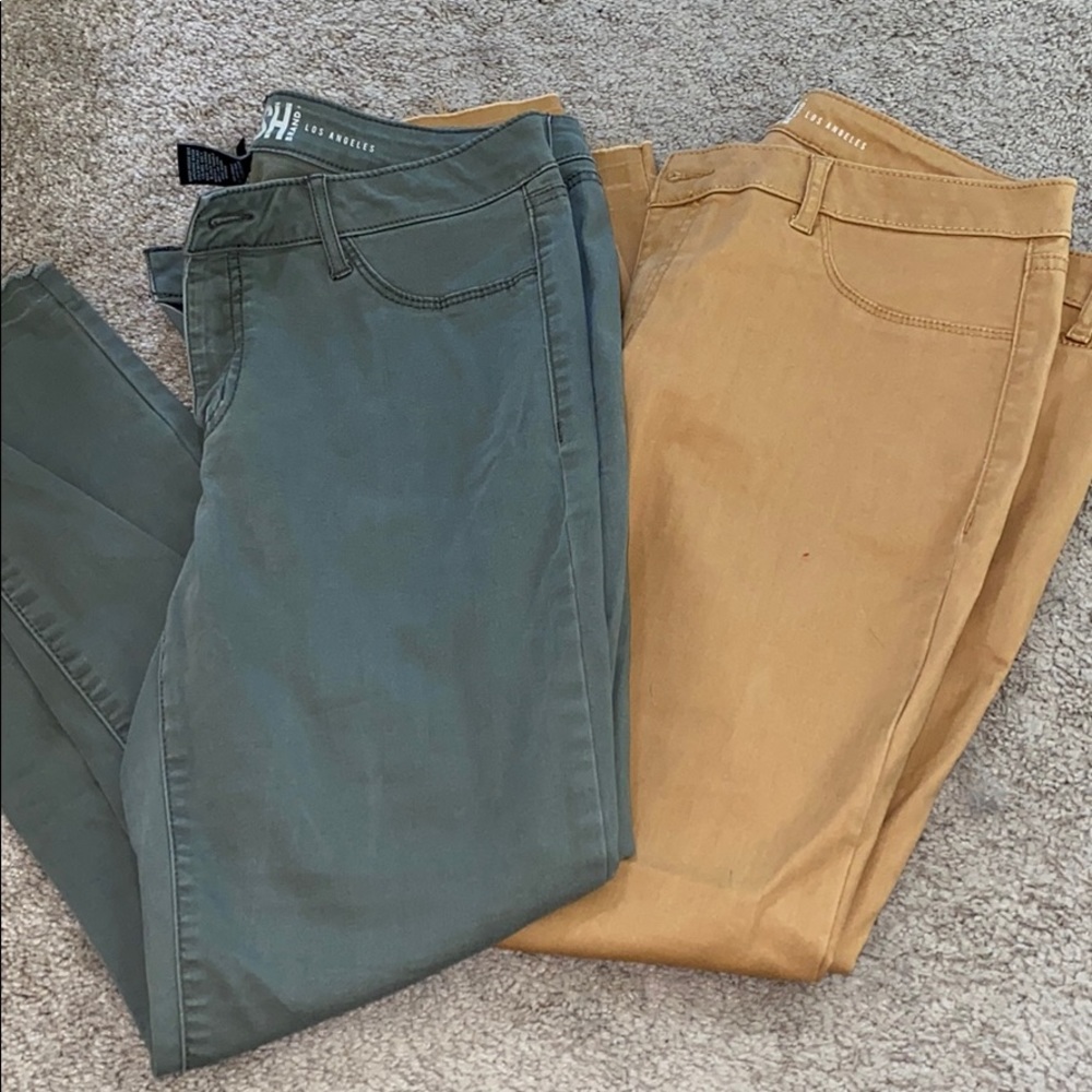2 PAIRS OF WOMENS CAPRIS